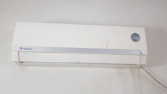 Dawlance 1.0 Ton AC for sale - In working condition