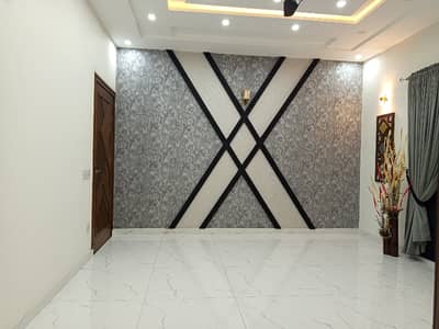 Good Location 10 Marla Upper Portion For Grabs In DC Colony