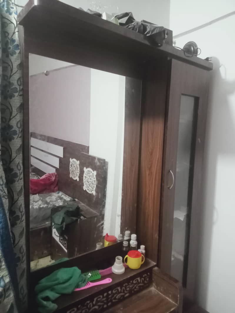 dressing table and devider 2