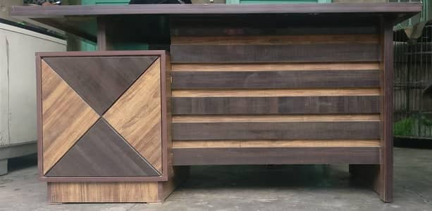 executive office  table + revolving chair