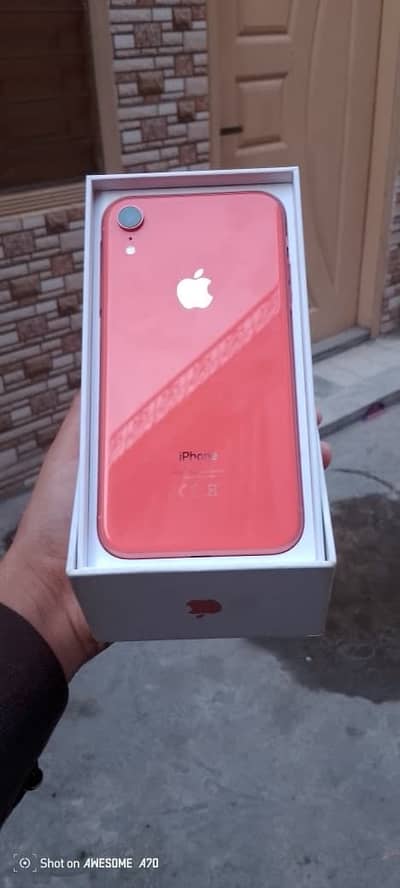 iPhone XR Factory unlock With Box