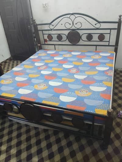 Bed in good condition