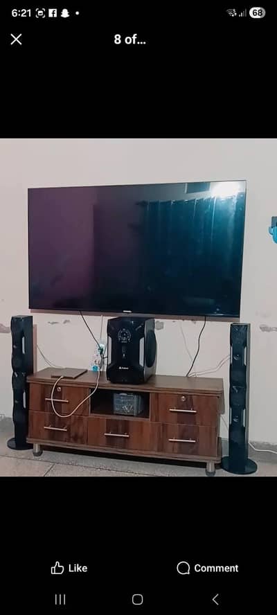 65-69 inch smart LED condition 10/10 with table