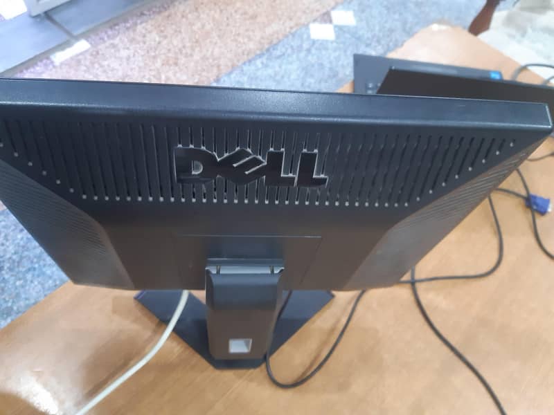 Dell LCD ( Model E197FP ) 4