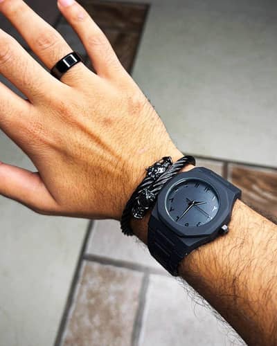 black aura watch
