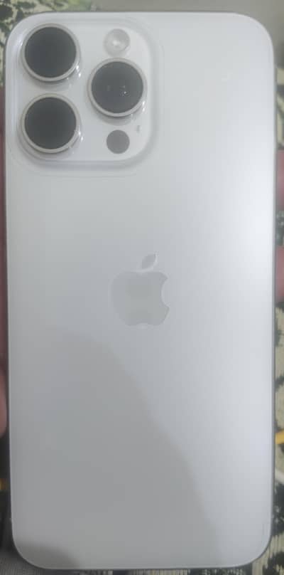 iPhone 15 pro max 10/10 hai condition better health 98%