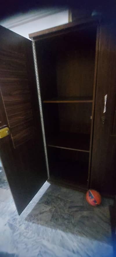 wardrobe + dressing in good condition