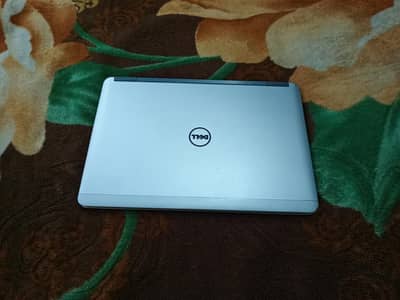 Dell Latitude e7240 | Core i7 4th gen | 8gb RAM | 256gb SSD | Laptop
