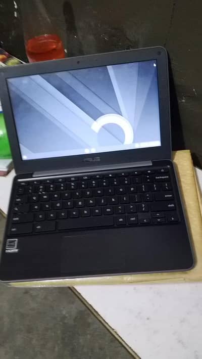 ASUS chormebook 8th gen  c203