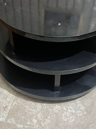 Hy this is centre table round shape heavy weight separate mirror full