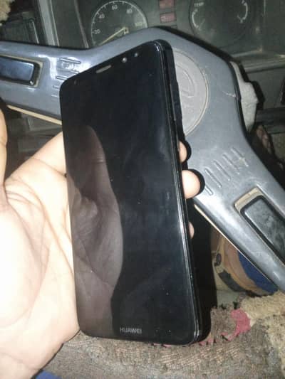 Huawei mate 10 lite good battery trimming good phone no any problime