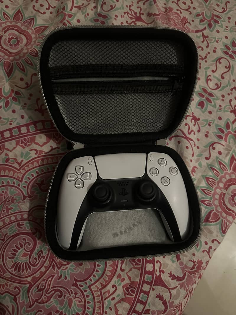 PS5 Controller + Controller Case 0