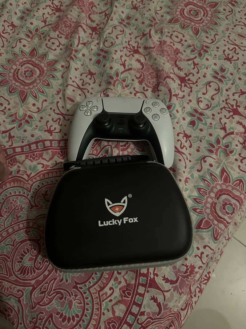 PS5 Controller + Controller Case 2