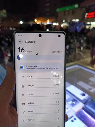 pixel 7 pro 256 just pin dot on screen