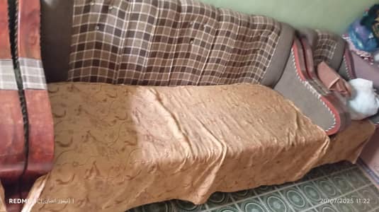 assalm o alaikum ye sofe bilkul new condition he 1.5 year use he bas