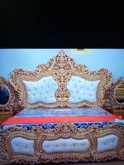 Royal Solid Wood King Size Bed – Fresh High Gloss Polish – Like New –