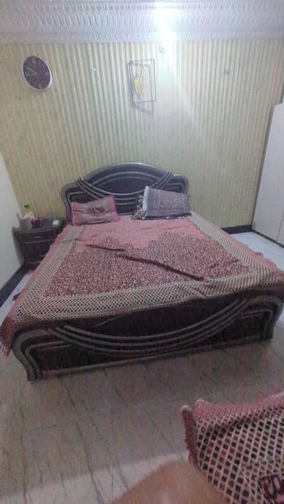 bed with metress and dressing table