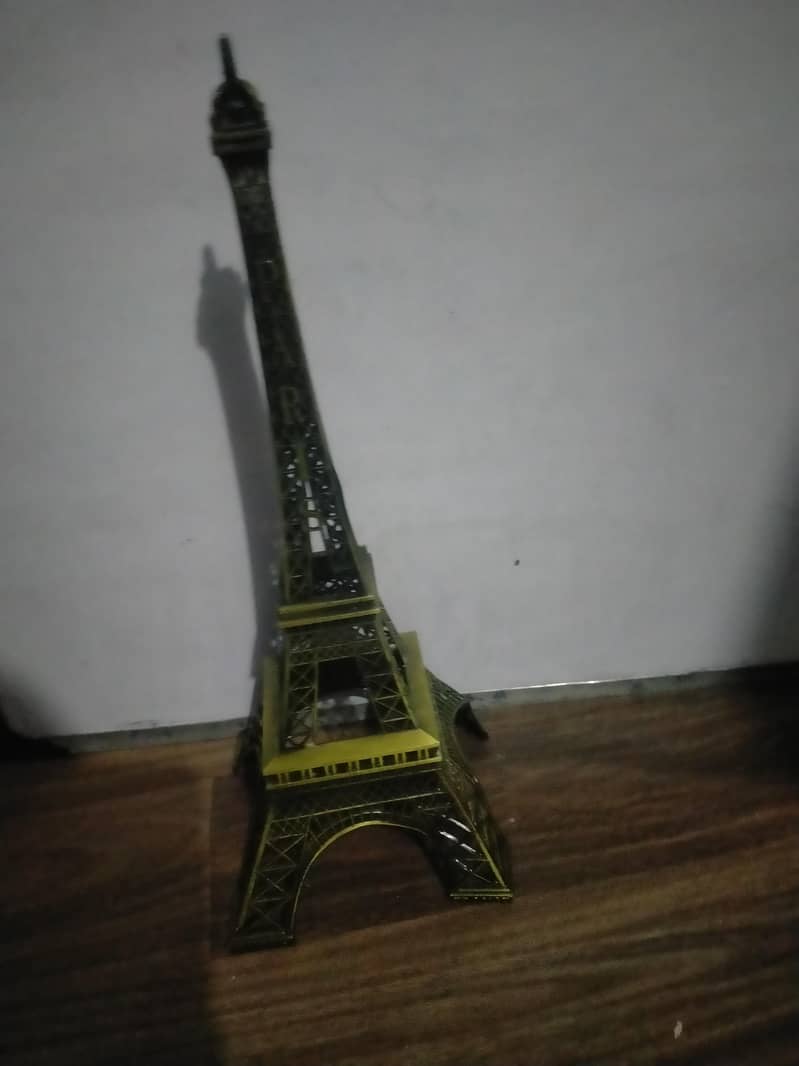 Eiffel tower 0