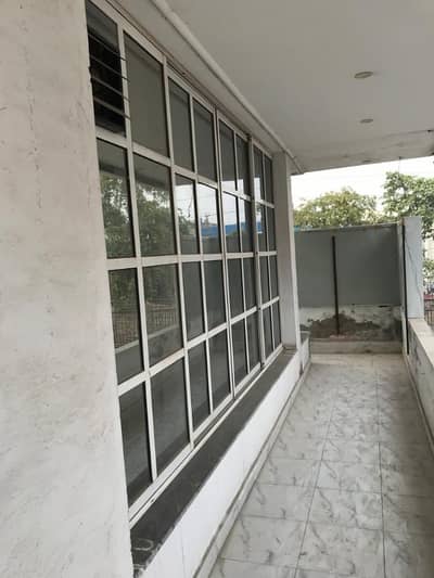 1800 Sq. feet 6 bed upper portion available for rent for office in Firozpur road lahore