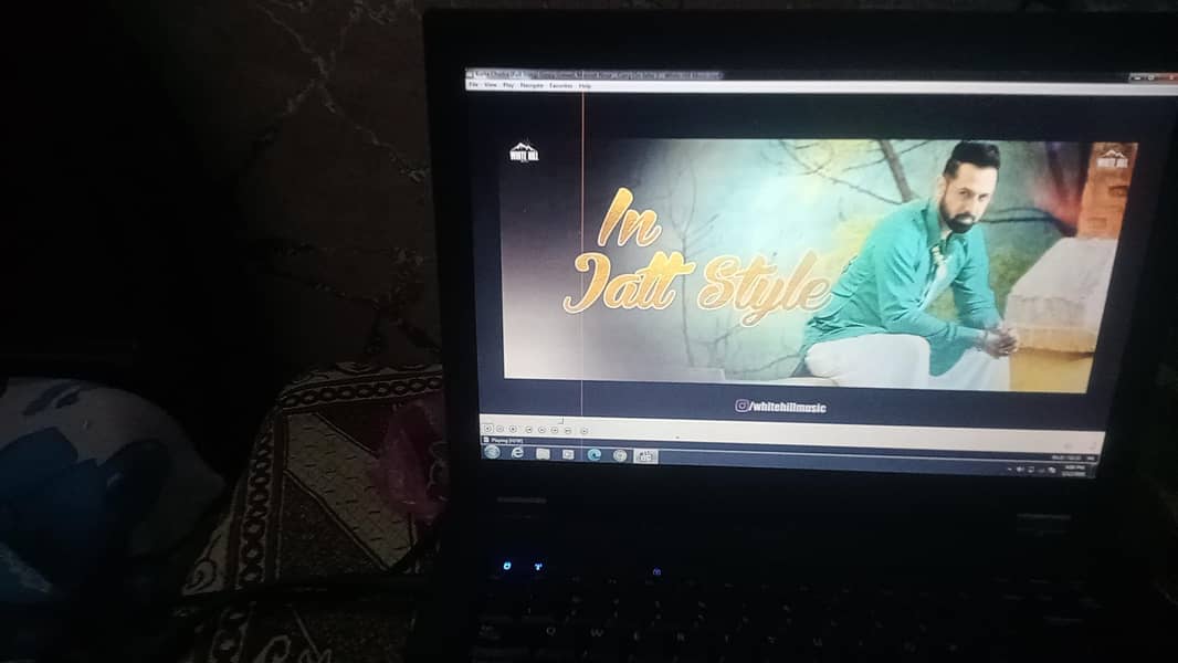 بالکل اوکے ہے لیپ ٹاپ ہائی فائی ہے 1