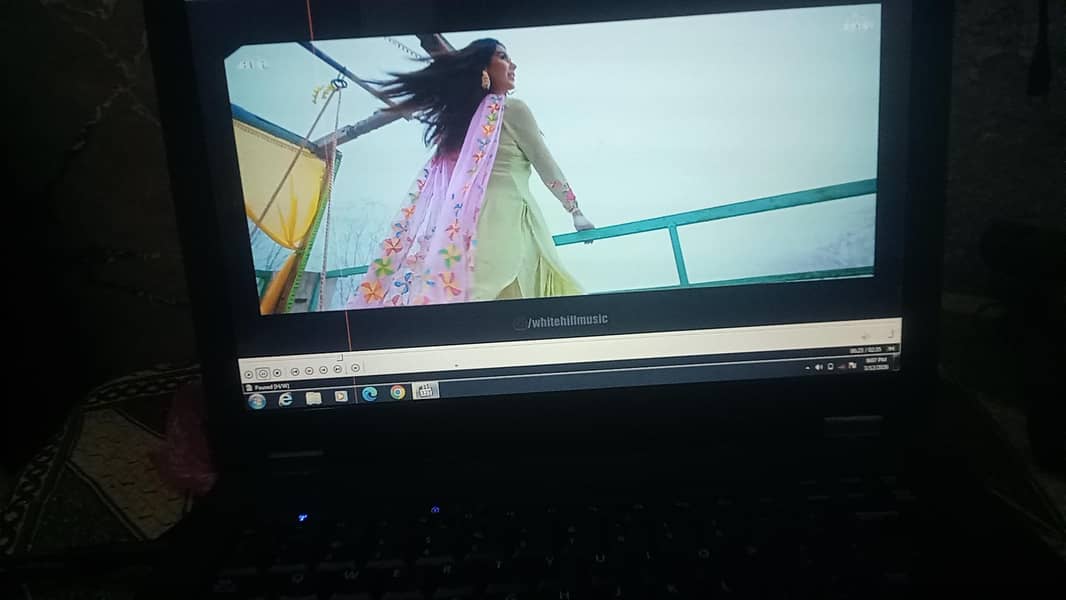 بالکل اوکے ہے لیپ ٹاپ ہائی فائی ہے 3