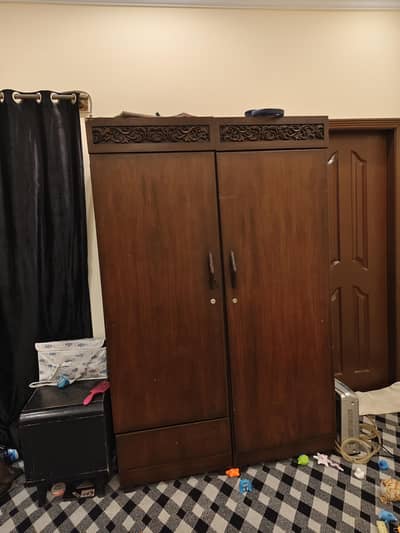 Full size best wood 6foot cupboard / almari for urgent sale 10/10