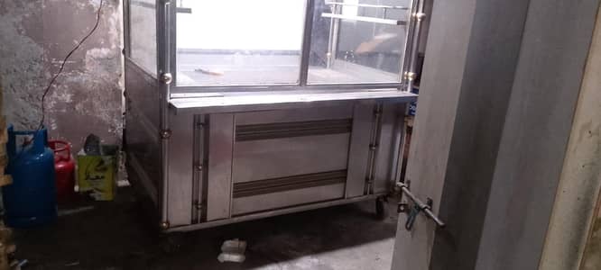 Burger counter and fryer