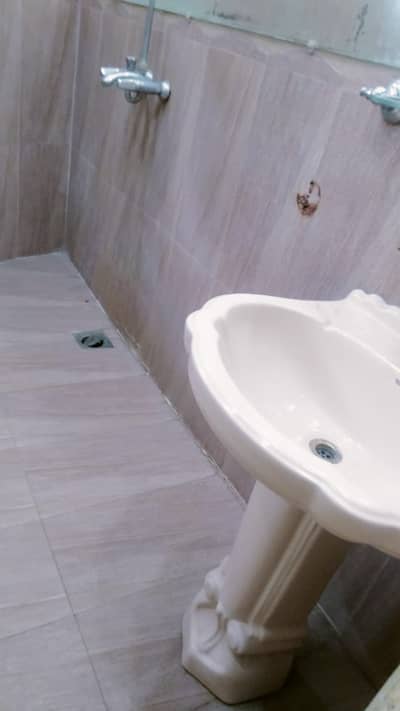 2 Kanal 5 bed upper portion available for rent in model town lahore