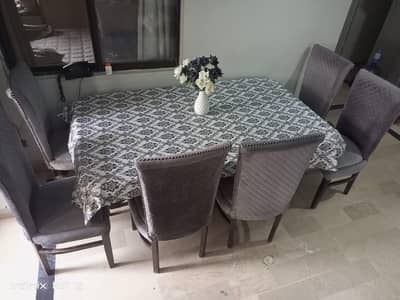 Dining table /6 seater