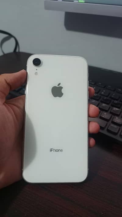 iphone XR.   . 03300253517