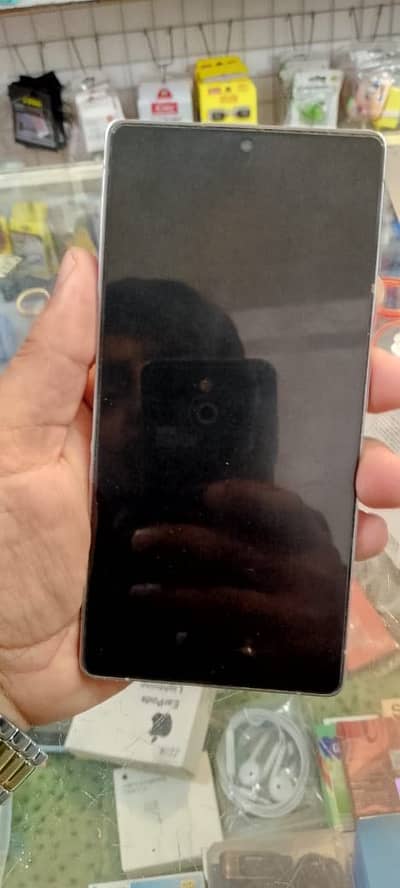 Good phone no dot no shed brand new box charger available