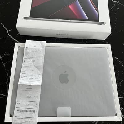 Apple MacBook pro M2 max 1TB SSD 32GB ram