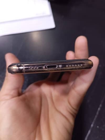 11Pro 256gb with box urgent sale need money