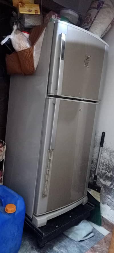 Dawlance Frig used medium size  look fresh 03016760520