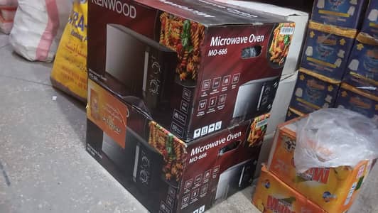Kenwood mo-666 microwave oven  box pack
