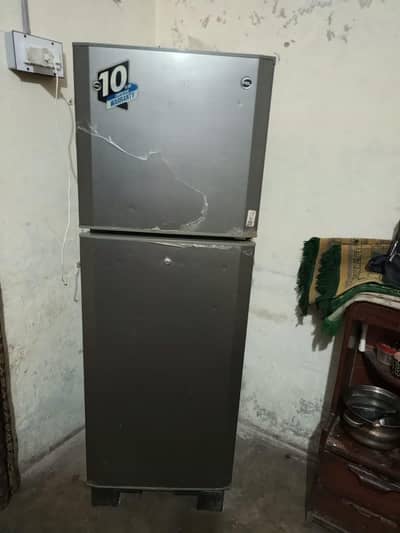 refrigerator only 4 year used
