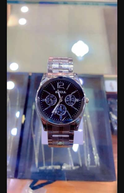 Decent stylish MAN/WOMAN  Watch ⌚ in reasonable Price.