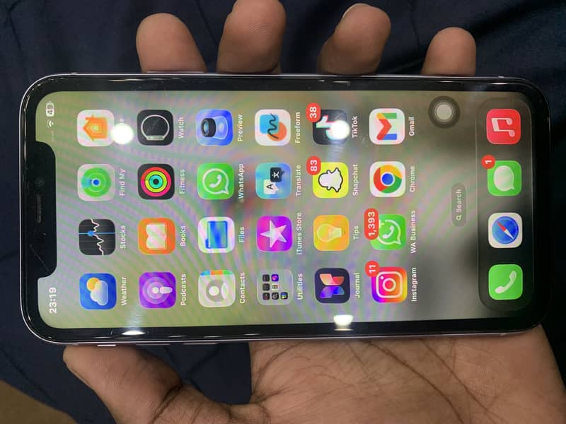 iPhone 11 64 GB 3