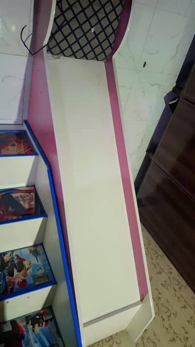 triple story bed in good condition