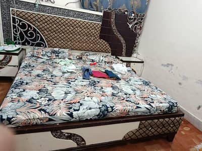 Beautiful bed set in very low price.