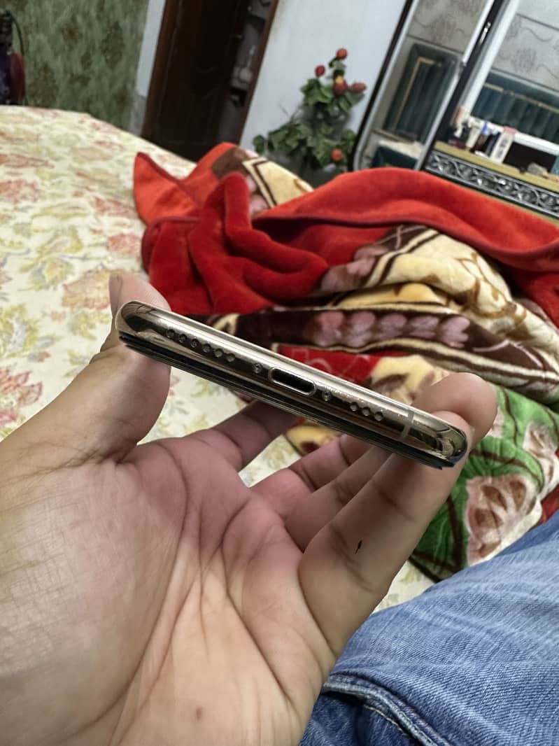 Iphone xs 4