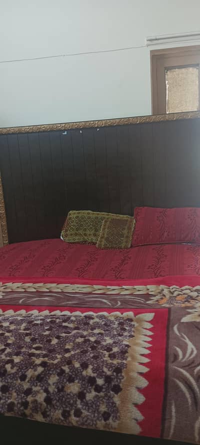 dewdar wood bed set
