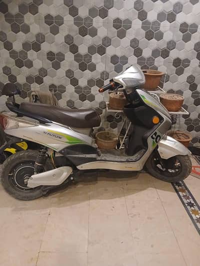 YJ SCOOTY 10 BY 10 CONDITION
