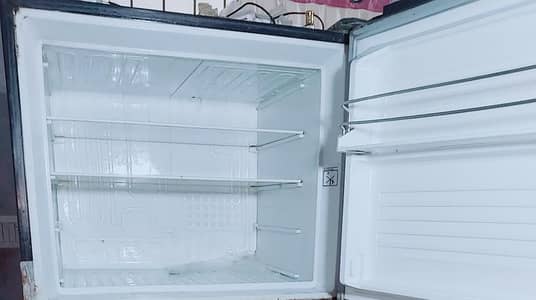 Dawlance Full Size Fridge with stabiliser attached GLASS rack