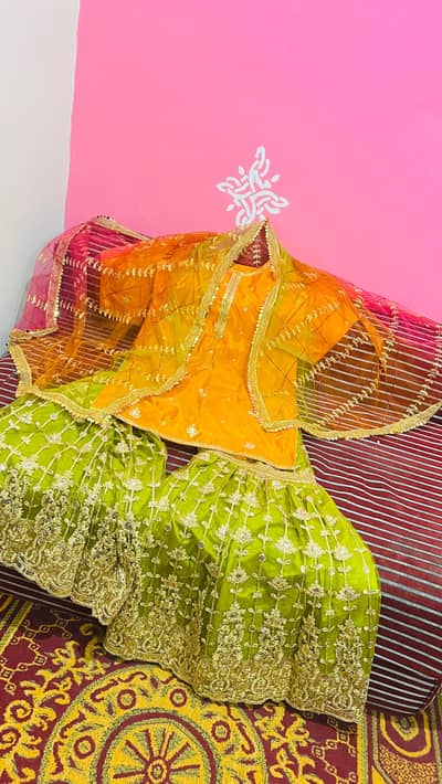 partwear mhendi dress urgent sale