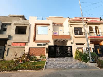 5 Marla Spacious House Is Available In Park View City - Executive Block For sale