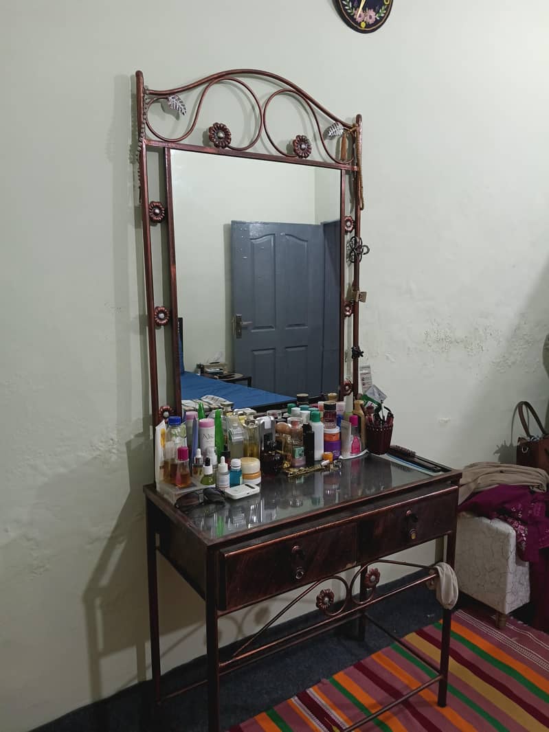 dressing table 0