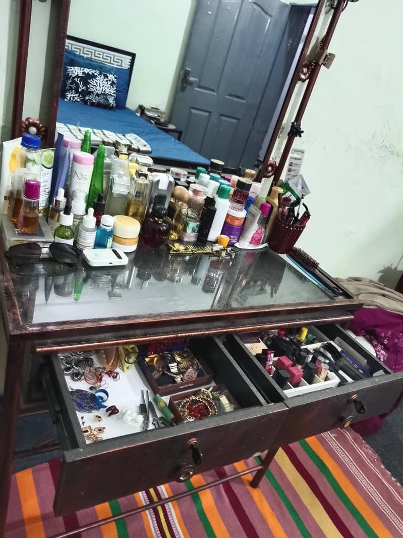 dressing table 1