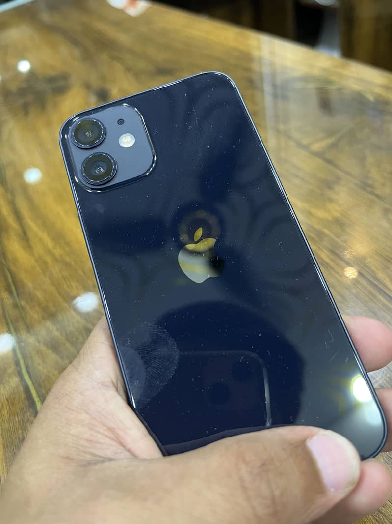 iPhone 12 mini 0