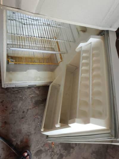 Frig for sale more deatils Whatsapp